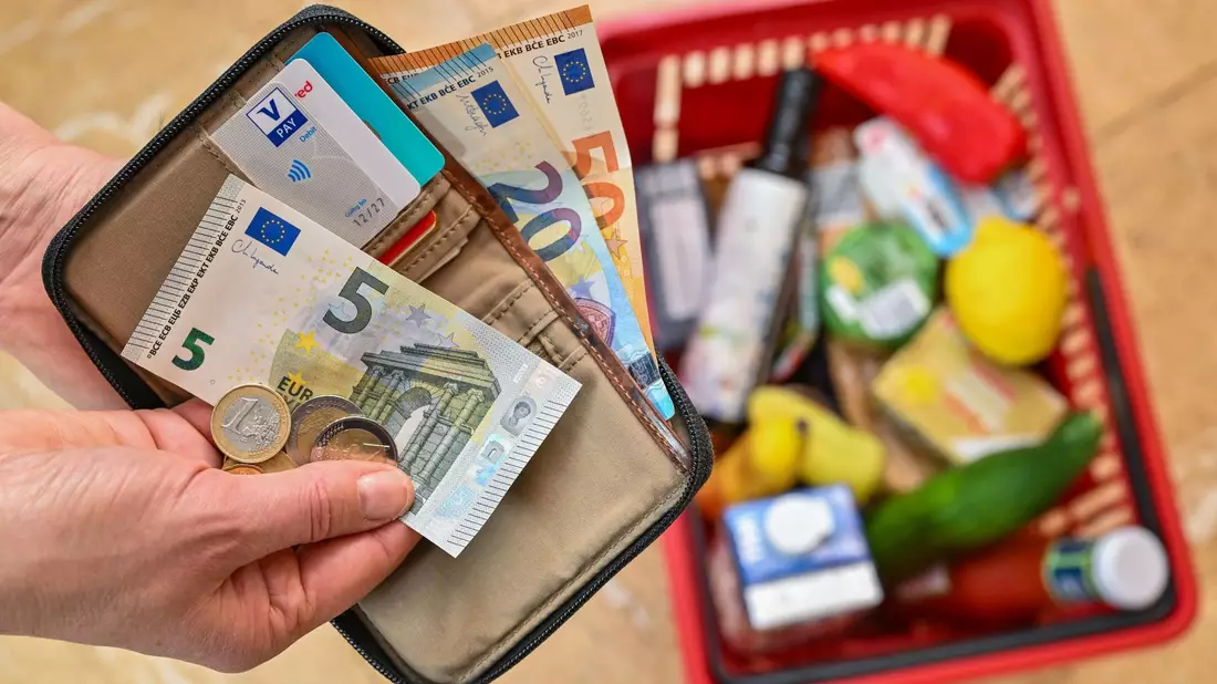 Vieles spricht dafür, dass die Inflation in Deutschland auch in den kommenden Monaten höher als zwei Prozent sein wird. - Bild: Patrick Pleul/dpa