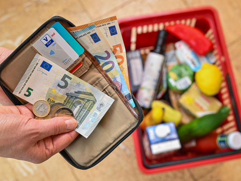 Nach Einschätzung von Ökonomen dürfte sich der Trend zu stabilen Preisen im Sommer fortsetzen. (Symbolbild) - Foto: Patrick Pleul/dpa