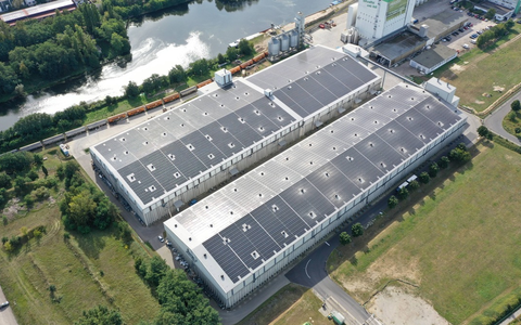 Bis zu 30° Dachneigung ohne Dachdurchdringung / Der Deutsche Hersteller für Photovoltaik-Unterkonstruktionen BK Solar System präsentiert auf der Intersolar Europe seinen Kassenschlager IROC® DP - Foto: presseportal.de