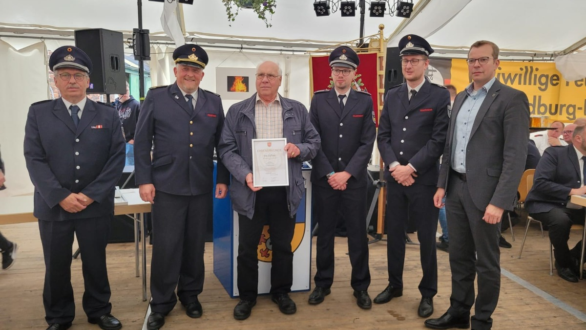 FW-KLE: Seit 70 Jahren bei der Feuerwehr - Foto: presseportal.de