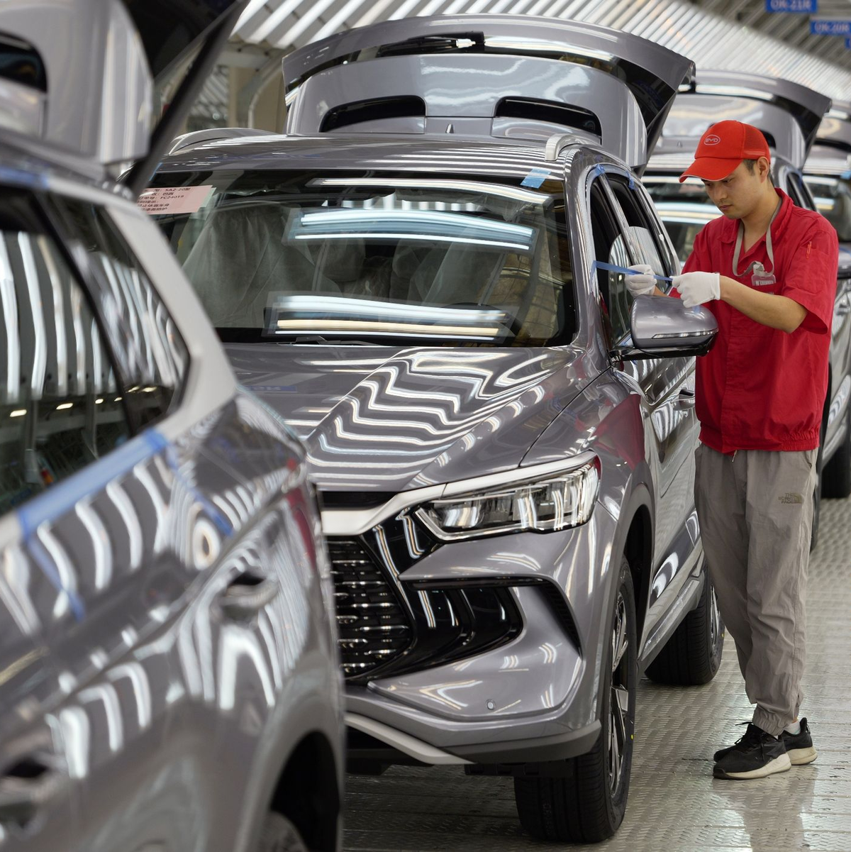 Chinesische Elektroautos sind normalerweise rund 20 Prozent günstiger als in der EU hergestellte Modelle. - Foto: Li Jianan/XinHua/dpa