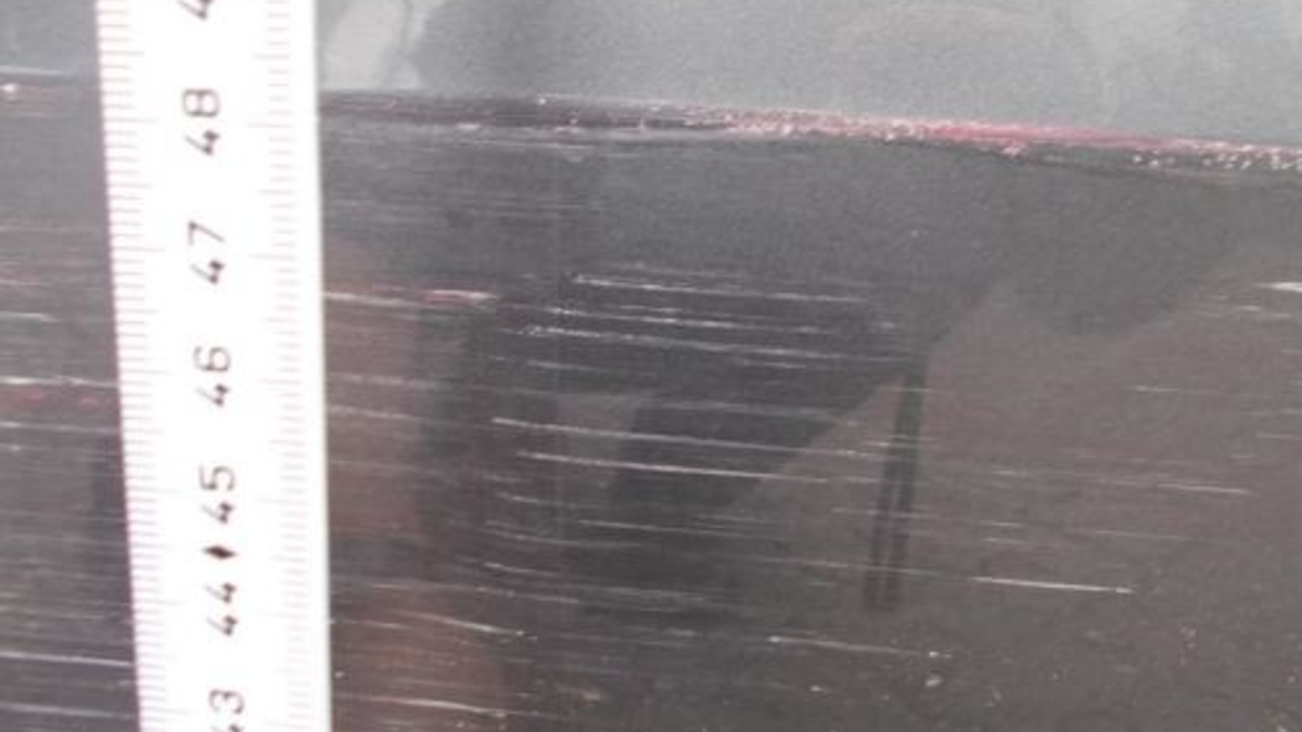 POL-SE: Bad Segeberg - Zum Parken abgestellter Pkw durch rotes Fahrzeug beschädigt - Polizei sucht Zeugen - Foto: presseportal.de