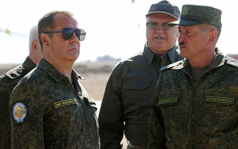 Der frühere russische Präsident Medwedew fällt immer wieder mit Drohungen und Beleidigungen auf. (Archivbild) - Foto: Ekaterina Shtukina/Pool Sputnik Kremlin/AP/dpa