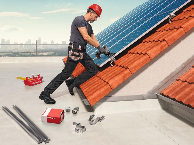 Befestigungsspezialist fischer auf der Messe Intersolar Europe / Sonnige Aussichten für zukunftssichere Solaranlagen - Foto: presseportal.de