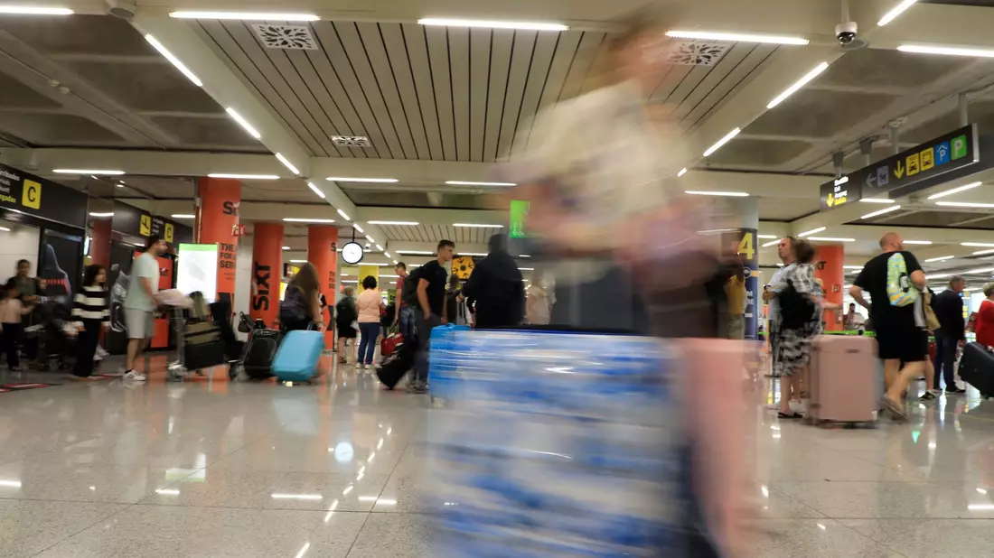 Weltweite Computer-Probleme treffen auch den Flugverkehr - Bild: Clara Margais/dpa