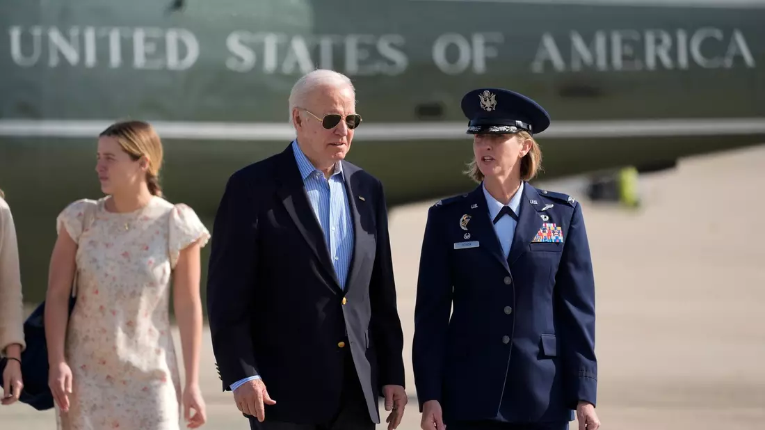 Joe Biden ist auf dem Weg nach Italien zum G7-Gipfel. - Bild: Alex Brandon/AP/dpa