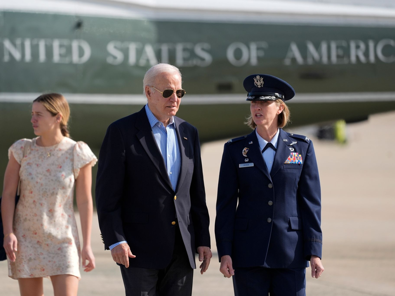 Joe Biden ist auf dem Weg nach Italien zum G7-Gipfel. - Foto: Alex Brandon/AP/dpa