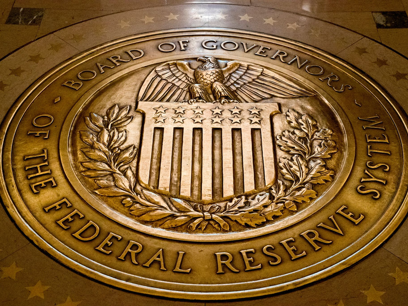 Wird die US-Notenbank Federal Reserve erstmals seit Monaten den Leitzins senken? (Archivfoto) - Foto: Andrew Harnik/AP/dpa