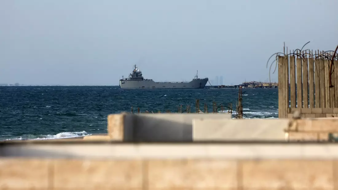 Schiffe fahren vor der Küste des Gazastreifens - Bild: Omar Ashtawy/Xinhua/dpa