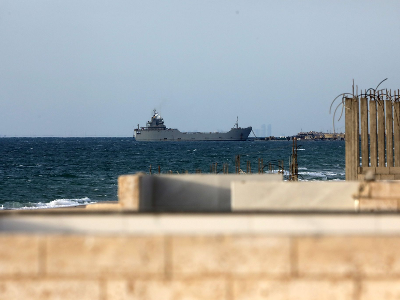 Schiffe fahren vor der Küste des Gazastreifens - Foto: Omar Ashtawy/Xinhua/dpa
