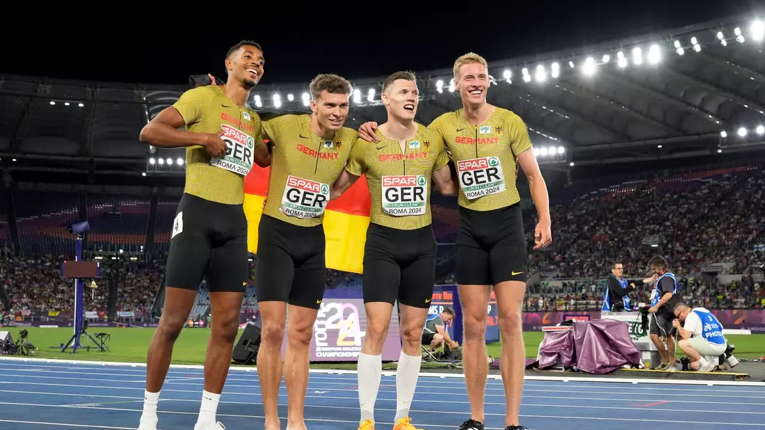 Emil Agyekum, Jean Paul Bredau, Marc Koch und Manuel Sanders (l-r) jubeln nach dem Gewinn der Bronzemedaille. - Bild: Stefano Costantino/AP