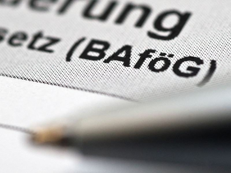 2023 bezogen nach Angaben des Statistischen Bundesamts insgesamt 635.600 Menschen Unterstützung nach dem Bundesausbildungsförderungsgesetz - kurz Bafög. - Foto: Andrea Warnecke/dpa-tmn/dpa