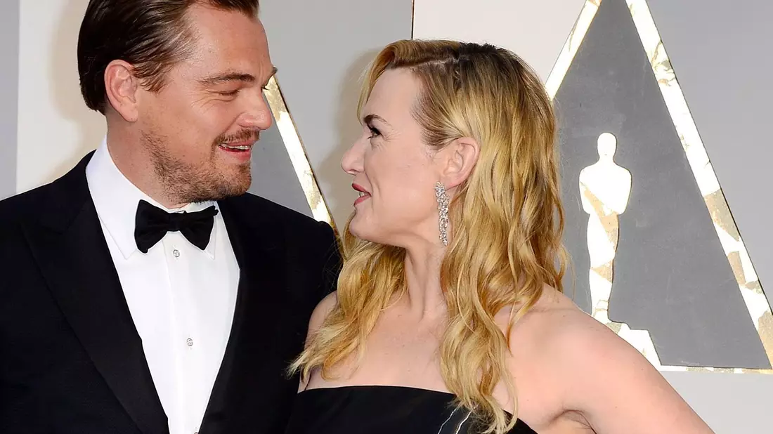 Hatten ein schmieriges Kuss-Erlebnis: Leonardo DiCaprio und Kate Winslet. - Bild: Mike Nelson/EPA/dpa