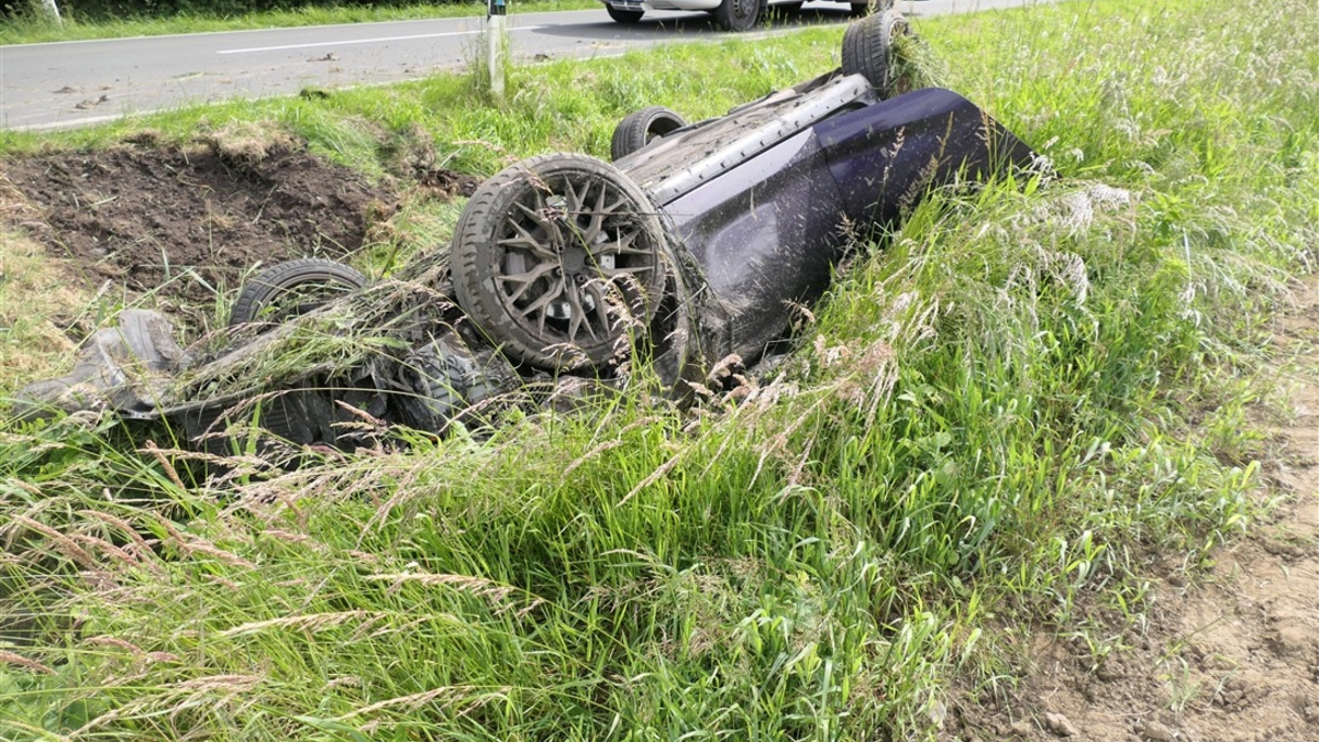 POL-COE: Havixbeck, L874/ Auto überschlägt sich - Foto: presseportal.de