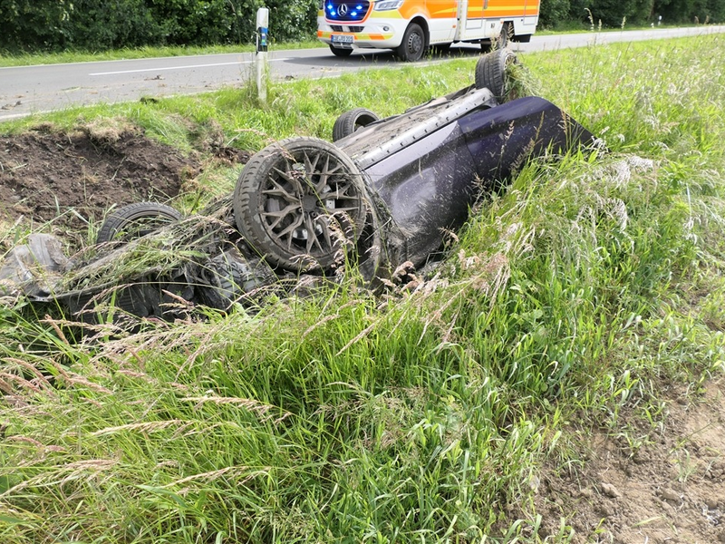 POL-COE: Havixbeck, L874/ Auto überschlägt sich - Foto: presseportal.de