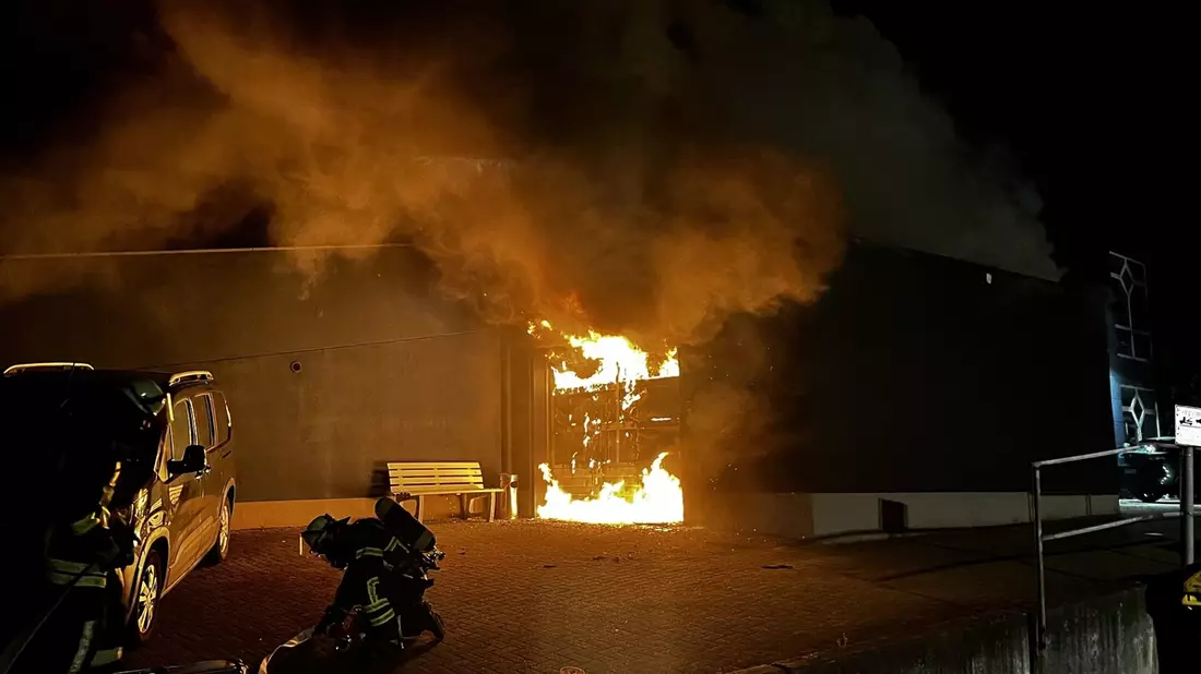 FW-DO: Feuer im Autohaus - Bild: presseportal.de