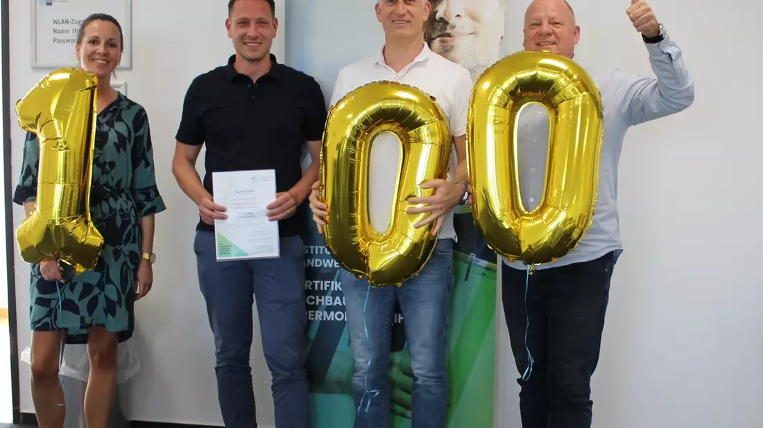 Deutschland feiert den 100. Fachbauleiter und Obermonteur mit IHK-Zertifikat - Bild: presseportal.de