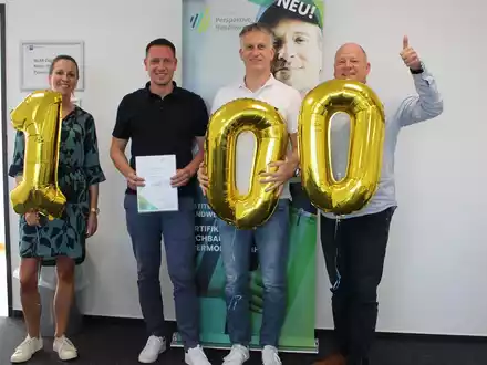 Deutschland feiert den 100. Fachbauleiter und Obermonteur mit IHK-Zertifikat - Foto: presseportal.de