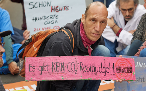 Hatte die die Hungerstreik-Aktion am 7. März begonnen: Wolfgang Metzeler-Kick. - Foto: Jörg Carstensen/dpa Hatte die die Hungerstreik-Aktion am 7. März begonnen: Wolfgang Metzeler-Kick. - Foto: Jörg Carstensen/dpa