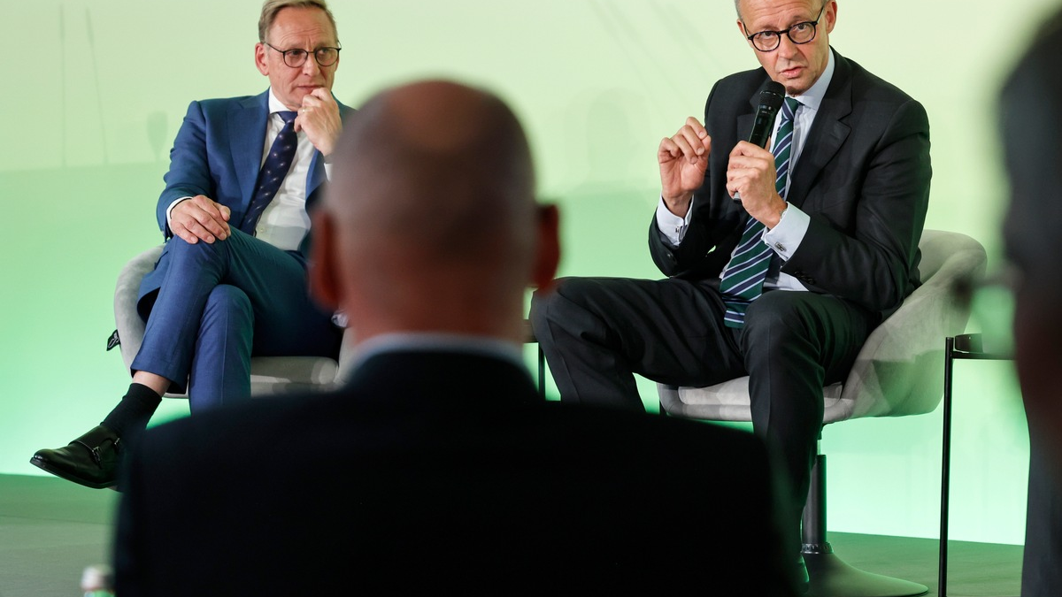 Friedrich Merz beim Deutschen Raiffeisentag 2024: / DRV-Präsident Holzenkamp: 