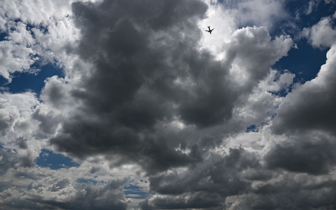Am ehesten wird es im Osten und Süden mal freundlich, die Temperaturen pendeln sich zwischen 18 und 23 Grad ein. - Foto: Arne Dedert/dpa
