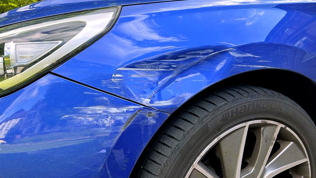 POL-PPWP: Wer hat den Hyundai gerammt? - Foto: presseportal.de
