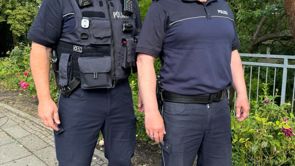 POL-EN: EN-Kreis/NRW: Neue Poloshirts für die Polizeibeamtinnen und -beamten im Ennepe-Ruhr-Kreis - Foto: presseportal.de