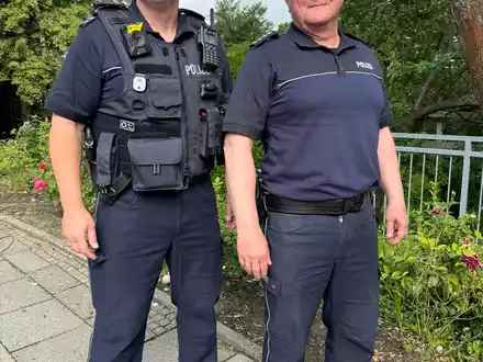 POL-EN: EN-Kreis/NRW: Neue Poloshirts für die Polizeibeamtinnen und -beamten im Ennepe-Ruhr-Kreis - Foto: presseportal.de