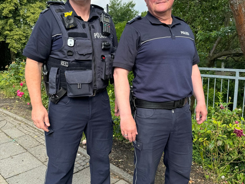 POL-EN: EN-Kreis/NRW: Neue Poloshirts für die Polizeibeamtinnen und -beamten im Ennepe-Ruhr-Kreis - Foto: presseportal.de