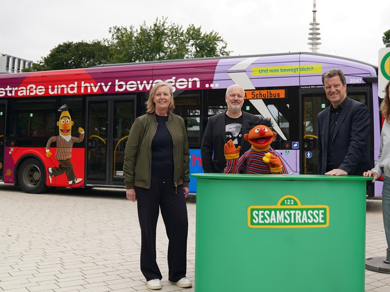 'Sesamstraße' und hvv bewegen...: hvv, Sesame Workshop und NDR vermitteln Kindern spielerisch Wissen zur nachhaltigen Mobilitätsnutzung - Foto: presseportal.de