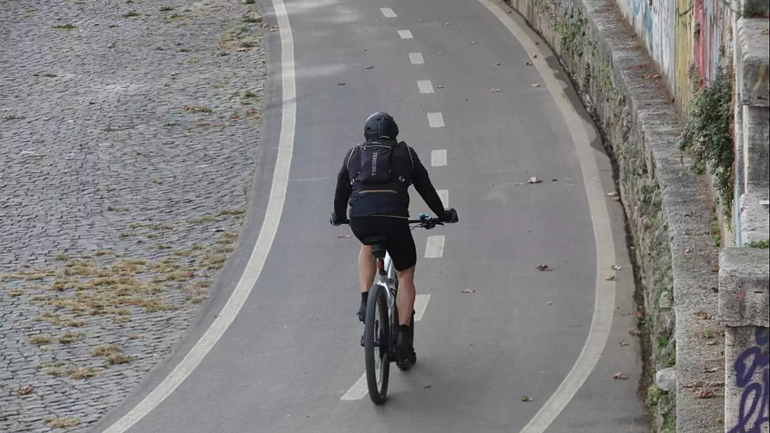 Fahrradfahrer auf Fahrradweg (Archiv) - Bild: über dts Nachrichtenagentur