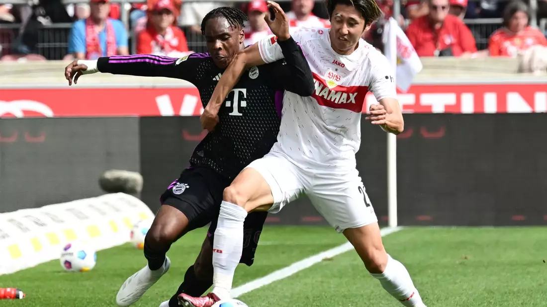 Der FC Bayern München verstärkt sich mit dem Stuttgarter Hiroki Ito (r). - Bild: Bernd Weißbrod/dpa