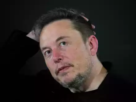 Musk hatte in Aussicht gestellt, er könne die Entwicklung von KI-Anwendungen auch anderswo vorantreiben, wenn er nicht mehr Kontrolle über Tesla bekommt. - Foto: Kirsty Wigglesworth/AP/dpa