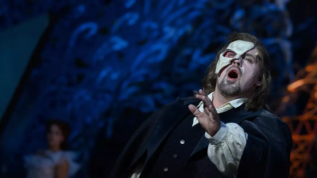 Patrick Stanke spielt das Phantom im Musical «Love never Dies - Liebe stirbt nie». - Bild: Klaus-Dietmar Gabbert/dpa