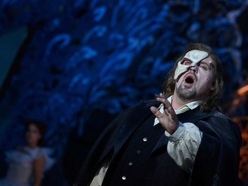Patrick Stanke spielt das Phantom im Musical «Love never Dies - Liebe stirbt nie». - Foto: Klaus-Dietmar Gabbert/dpa