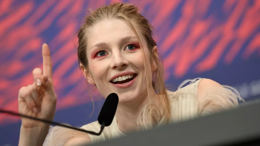 Hunter Schafer, unter anderem bekannt aus «Euphoria», spielt in der Science-Fiction-Saga mit. - Bild: Sebastian Gollnow/dpa