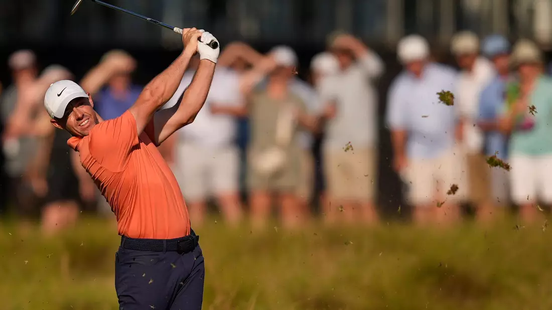 Rory McIlroy spielte zum Auftakt der US Open eine sehr starke 65er-Runde. - Bild: Mike Stewart/AP/dpa