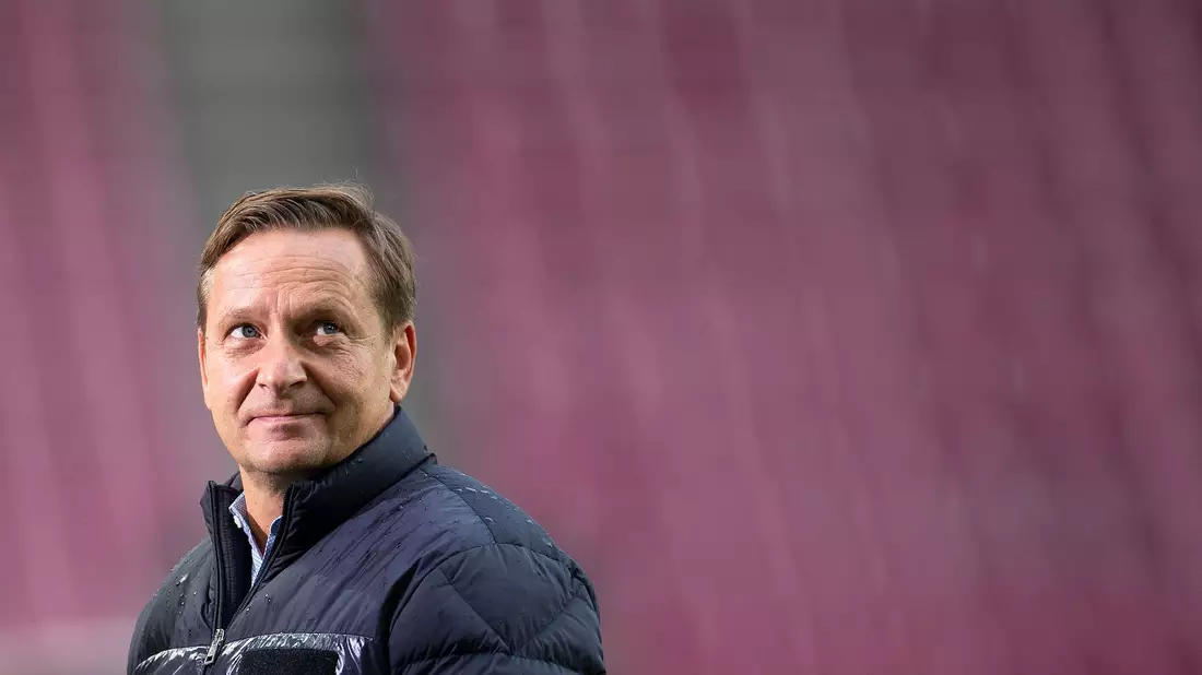 Ein Neuanfang mit einem Trainer ohne BVB-Vergangenheit wäre womöglich besser gewesen, findet Horst Heldt. - Bild: Marius Becker/dpa