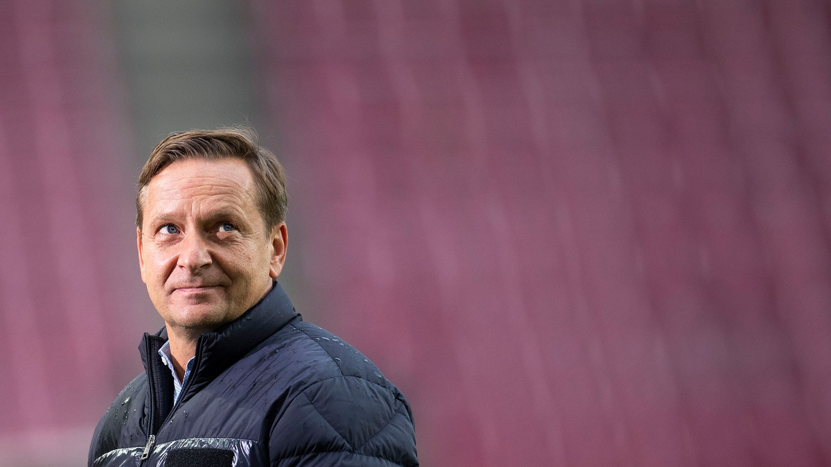 Ein Neuanfang mit einem Trainer ohne BVB-Vergangenheit wäre womöglich besser gewesen, findet Horst Heldt. - Foto: Marius Becker/dpa