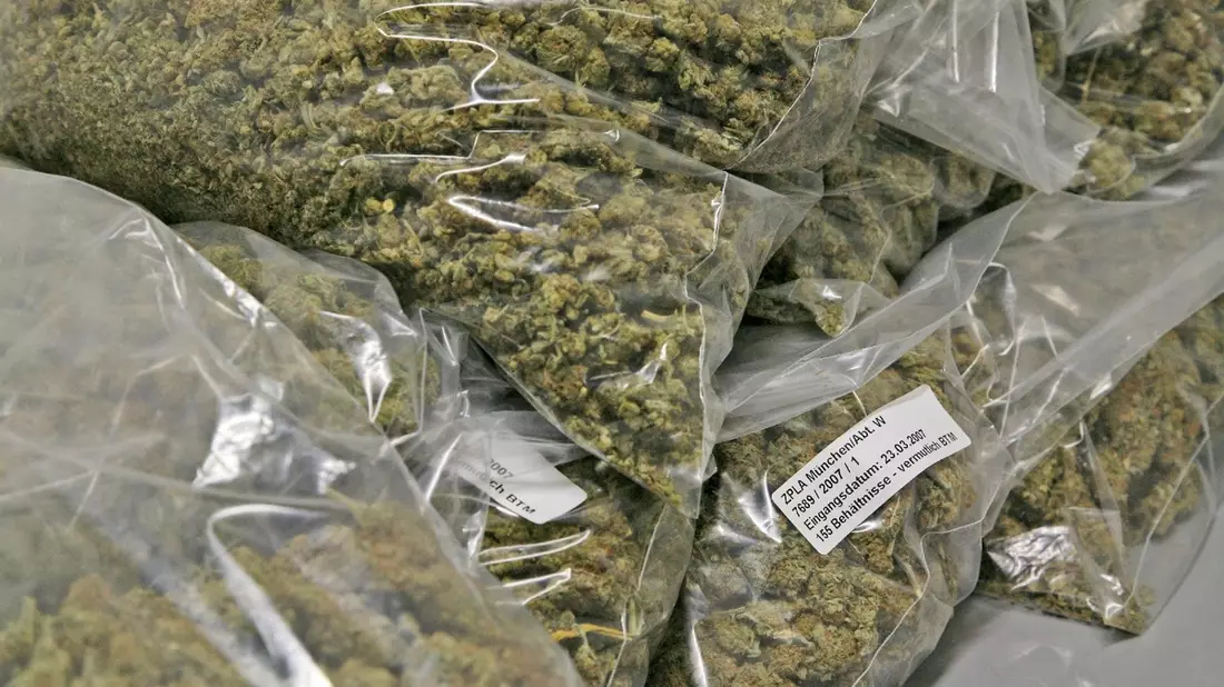 HZA-HN: Dopingmittel, Haschisch, Marihuana und Wasserpfeiffentabak sichergestellt - Bild: presseportal.de