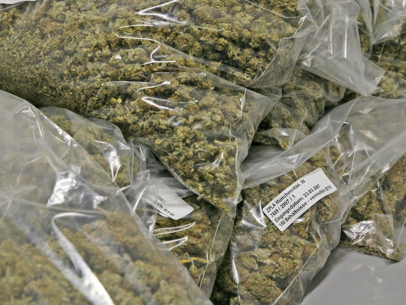 HZA-HN: Dopingmittel, Haschisch, Marihuana und Wasserpfeiffentabak sichergestellt - Foto: presseportal.de