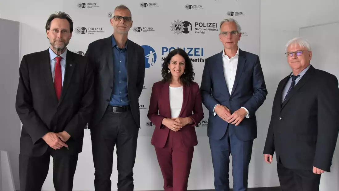POL-KR: Gemeinsam zum Schutz von Kindern und Jugendlichen Stadt, Staatsanwaltschaft, Land- und Amtsgericht sowie Polizei erneuern Kooperationsvereinbarung - Bild: presseportal.de