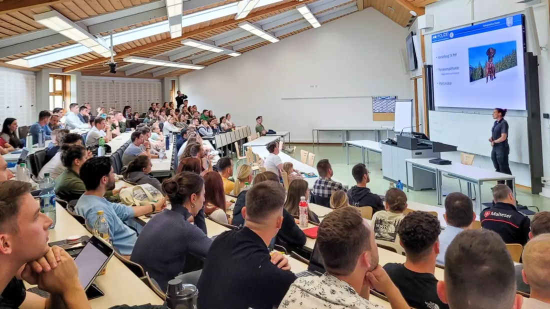 POL-HfPolBW: Studium Generale zu den Einsatzmöglichkeiten von Rettungs- und Personenspürhunden - Bild: presseportal.de