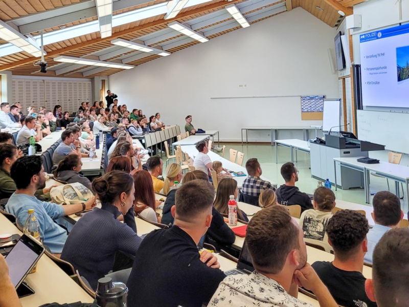 POL-HfPolBW: Studium Generale zu den Einsatzmöglichkeiten von Rettungs- und Personenspürhunden - Foto: presseportal.de