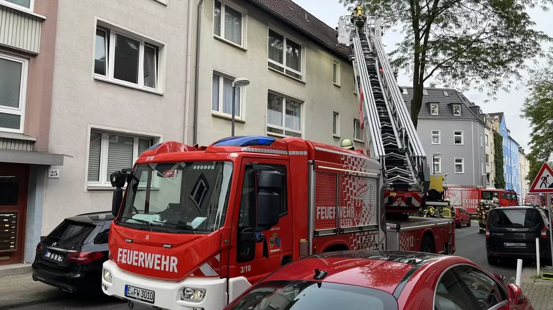 FW-E: Wohnungsbrand in der Hagenaustraße - Person aus verrauchter Wohnung gerettet - Bild: presseportal.de