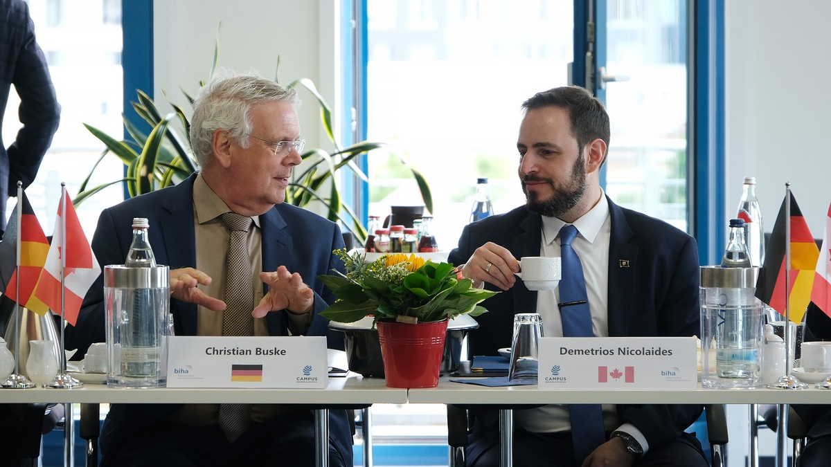 Bildungsminister aus Kanada informiert sich über Hörakustik in Deutschland / Deutsch-kanadischer Austausch am Campus Hörakustik - Foto: presseportal.de