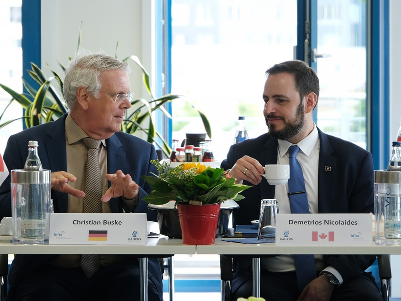 Bildungsminister aus Kanada informiert sich über Hörakustik in Deutschland / Deutsch-kanadischer Austausch am Campus Hörakustik - Foto: presseportal.de