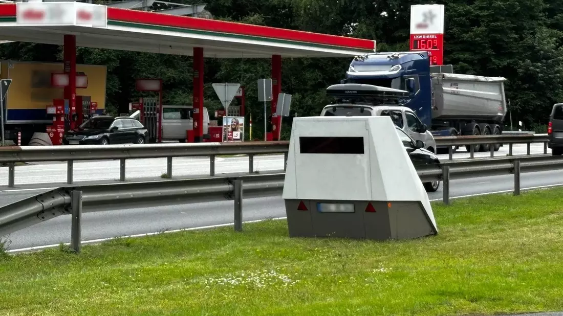 POL-HRO: Blitzeranhänger in Dreilützow beschädigt - Bild: presseportal.de