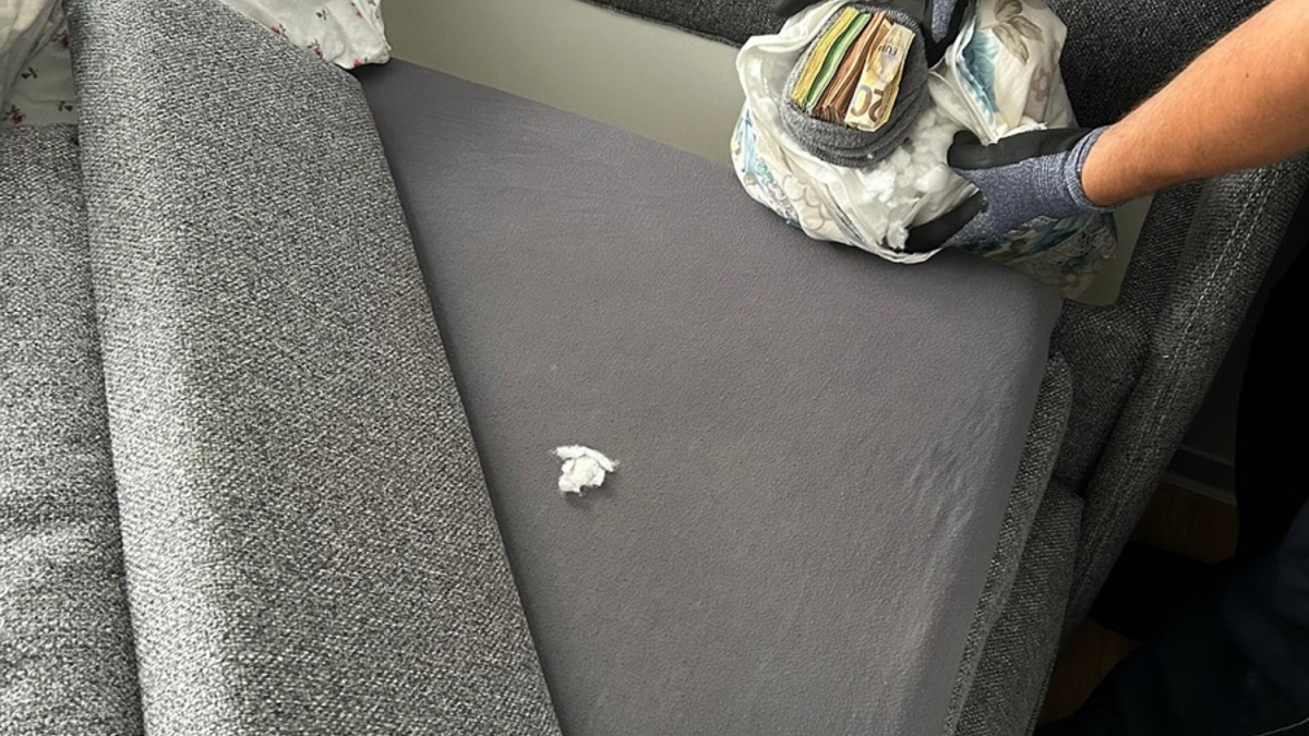 HZA-MS: Zoll geht im Auftrag der Staatsanwaltschaft gegen Kettenbetrug im Baugewerbe vor / Knapp 40.000 Euro Bargeld bei Durchsuchungen entdeckt - Foto: presseportal.de