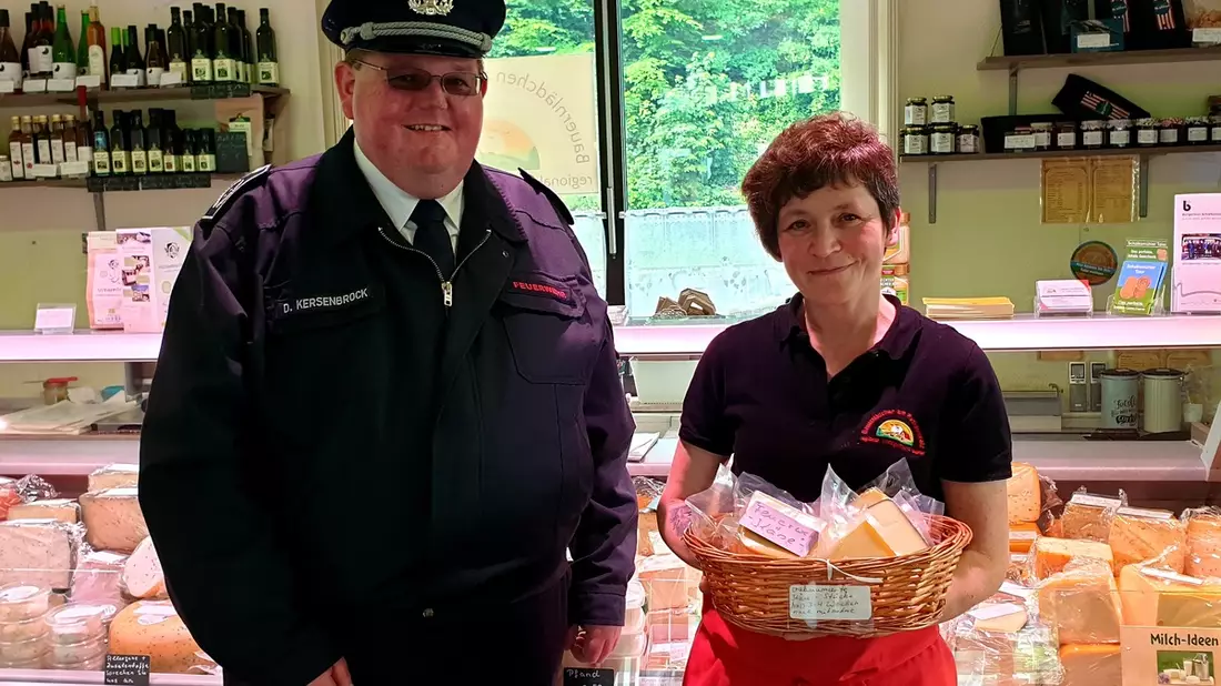 FW Schalksmühle: Großzügige Spende für die Jugendarbeit der Freiwilligen Feuerwehr Schalksmühle - Bild: presseportal.de
